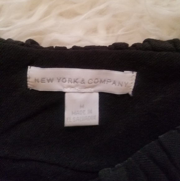 🍍Darling Off the Shoulder NY&Co black top - Picture 4 of 4